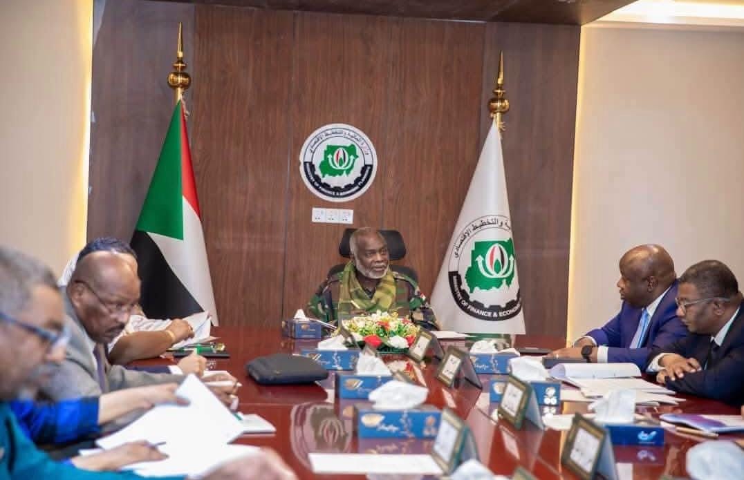 الحكومة السودانية تعلن حزمة إجراءآت لضبط تجارة الحدود.. توحيد القواعد واعتماد «بلدنا» لإدارة الصادرات والواردات
