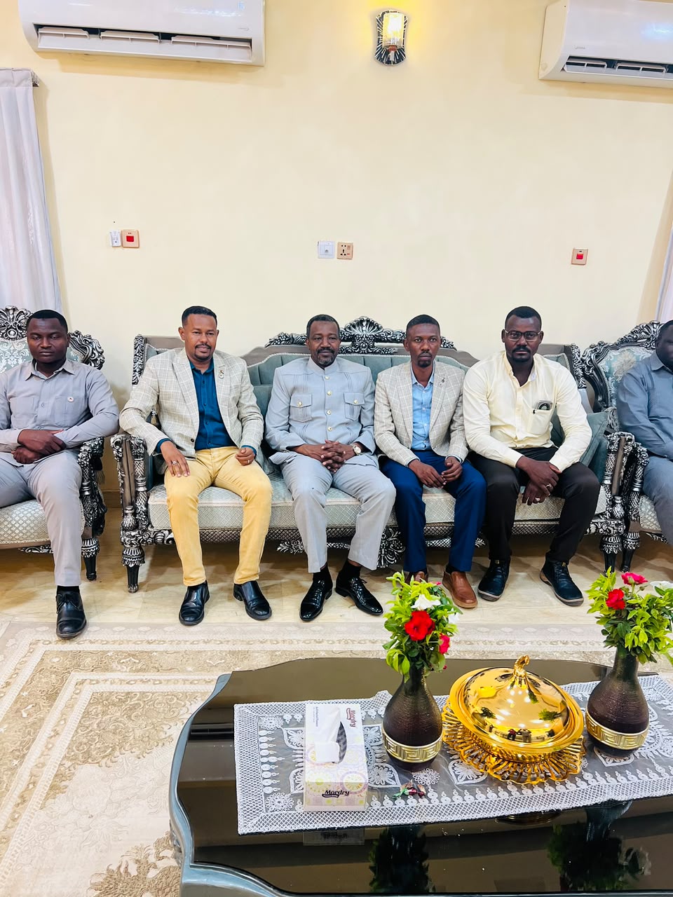 جانب من اللقاء بين عضو مجلس السيادة ووفد اتحاد الطلاب